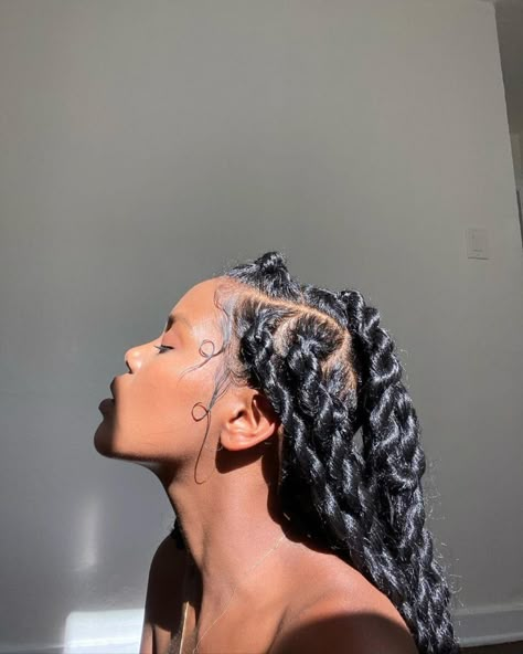 Senegalese Twist Hairstyles, Unique Hair Clip, Passion Twists, Twist Braid Hairstyles, Hair Twist Styles, Braided Hairstyles For Black Women, Twist Braids, Twist Hairstyles, Afro Hairstyles