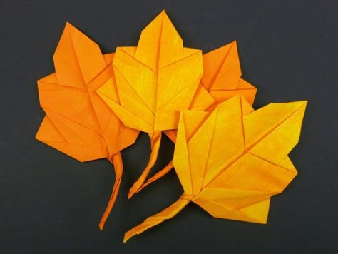 Origami Plants, Origami Lotus Flower, Origami Leaves, Origami Flowers Tutorial, Origami Projects, Origami Yoda, Origami Tutorial Easy, Children Crafts, Origami For Beginners