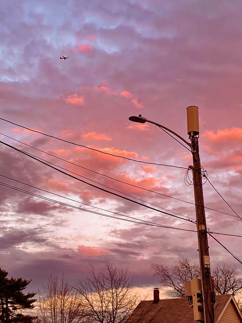 Sky Airplane Aesthetic, Pink Clouds Sky, Pink Hour, Airplane Aesthetic, Golden Hour Photography, Aesthetic Sunset, Sky Pictures, Look At The Sky, Pink Sunset