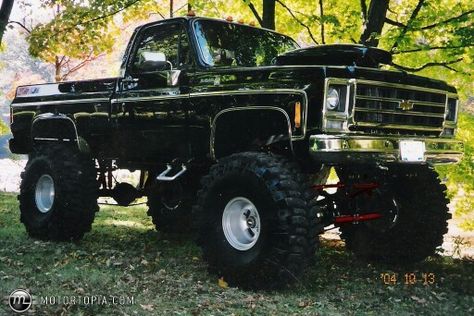 1979 Chevy truck lifted with a huge hood scoop Jacked Up Chevy, Square Body Chevy, Custom Lifted Trucks, Trucks Lifted Diesel, Lifted Chevy Trucks, Chevrolet Pickup, Chevy Pickup Trucks, Lifted Chevy, Jacked Up Trucks