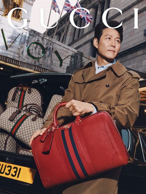 Global Brand Ambassador Jungjae Lee stars in the latest Gucci Valigeria campaign, portraying the past and present narrative of the House. Gucci Travel Bag, Gucci Campaign, Designer Travel Bags, Gucci Travel, Luxury Luggage, Leather Suitcase, Guccio Gucci, Mens Travel Bag, Travel Collection