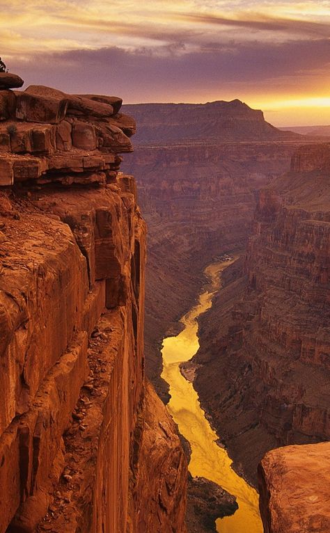 Grand Canyon Sunset, Alam Yang Indah, On The Edge, Places Around The World, Vacation Spots, The Edge, Wonders Of The World, Places To See, Beautiful Nature