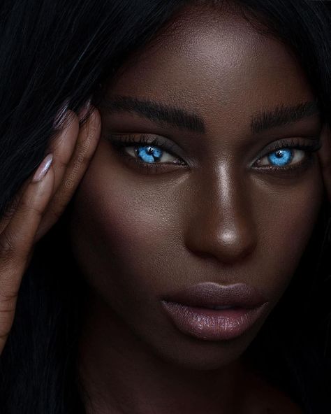 Amazing beautiful face! Tamara Williams, Woman With Blue Eyes, Dark Skin Beauty, Stunning Eyes, Dark Skin Women, Gorgeous Eyes, Dark Beauty, Pretty Eyes, Black Is Beautiful