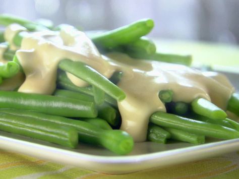 Get this all-star, easy-to-follow Green Beans with Cheese Sauce recipe from Trisha Yearwood. Trisha's Southern Kitchen, Individual Chicken Pot Pies, Trisha Yearwood Recipes, Veggie Plate, Cheese Sauce Recipe, Vegetables Side Dishes, Trisha Yearwood, Southern Kitchen, Southern Cooking