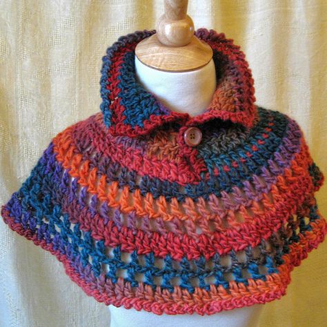 Nice Crochet Capelet Pattern, Crochet Caplet, Wool Capelet, Crochet Capelet, Crochet Cape, Hand Dyed Wool, Crochet Round, Crochet Cowl, Crochet Poncho