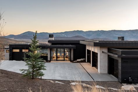 Promontory Residence - Delta Millworks Mountain Modern Home Exterior, Utah Architecture, Flat House Design, Modern Home Exterior, Modern Mountain House, Mountain Modern Home, Dire Wolf, Mountain Modern, Modern Mountain