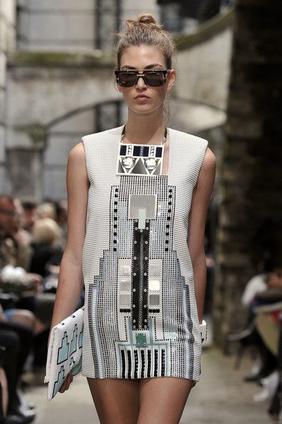 that dress! Robot Fashion, Holly Fulton, Kitenge, Futuristic Fashion, Textiles Fashion, Future Fashion, Fashion Quotes, Architecture Fashion, Looks Style