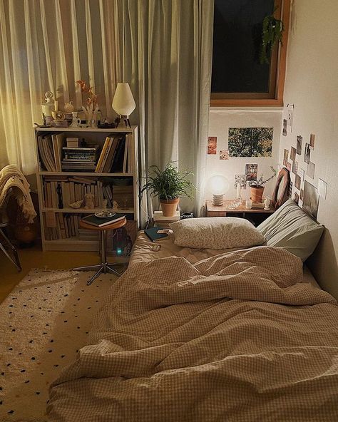 jjori (@inhouden_jr) • Instagram photos and videos Bedroom Couch, Pretty Room, Dreamy Room, House Room, Cozy Room, Room Inspiration Bedroom, Bedroom Aesthetic, Aesthetic Bedroom, Room Aesthetic