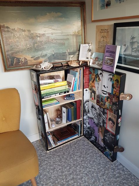 Bought this in a junk shop very inexpensive old trunk style. I upcycled with Audrey Hepburn decoupage, a little paint and tlc,and my hubby put shelves in to create a magnificent book case! Trunk Bookshelf, Log Cabin Room, Log Cabin Rooms, Trunk Bedroom, Garage Boutique, Diy Storage Trunk, Suitcase Ideas, Trunk Makeover, Cabin Room