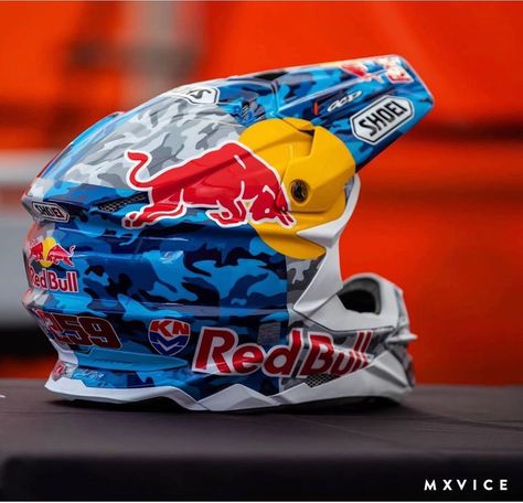 Glenn Coldenhoff #redbull #redbullhelmet #shoei #ocdesign4victory #ocd #helmet #paintjob Redbull Helmet, Aerox 155 Yamaha, Dirt Bike Helmets, Aerox 155, Helmet Designs, New Helmet, Mountain Bike Helmets, Bike Helmets, Moto Cross