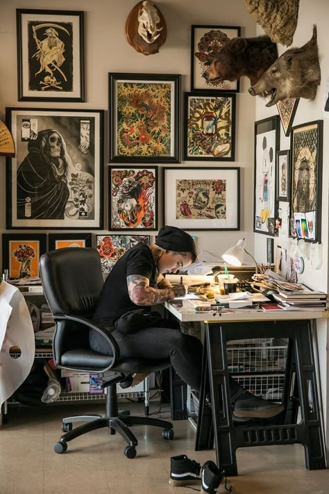 Tattoo Shop Interior, Tattoos Life, Home Art Studios, Tattoo Shop Decor, Tattoo Studio Interior, Tattoo Station, Tattoo Salon, Studio Tattoo, Art Studio Room