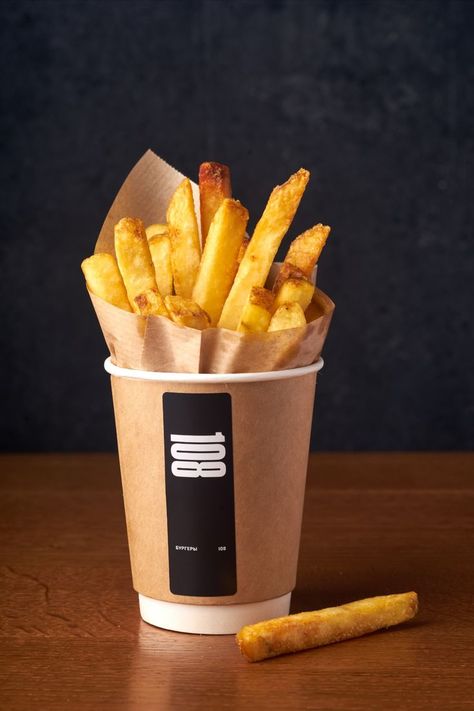 Fries Packaging, Cafe Branding, Branding Strategy, Cafe Shop Design, Cool Packaging, Smash Burger, Food Projects, Restaurant Branding, Serving Food