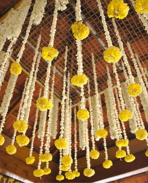 Yellow Indian Wedding Decor, Wedding Pandal Decoration Indian, Indian Marigold Decor, Marigold Decor Wedding, Indian Wedding Floral Decor, White And Yellow Haldi Decor, Simple South Indian Wedding Decor, Yellow And White Wedding Decorations, Marigold Flower Decoration Backdrop