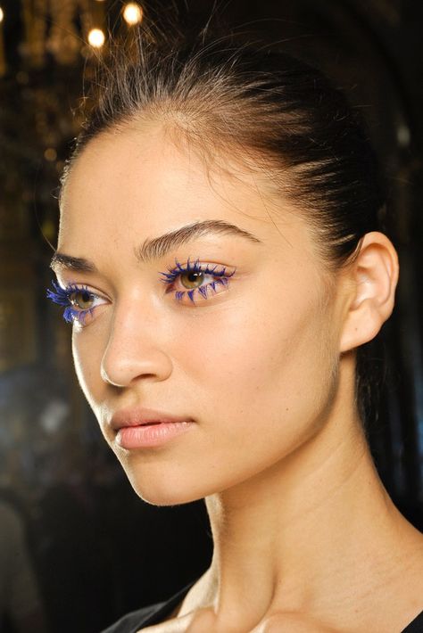 Mascara Bleu, Purple Mascara, Grey Eye Makeup, Colored Mascara, Blue Mascara, Runway Makeup, Models Makeup, Purple Eyes, Love Makeup