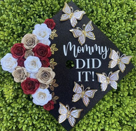 Flower Cap Decoration Graduation, Mom Graduation Cap, Bsn Graduation Cap, Graduation Cap Decoration Diy, Grad Hat, Graduation Party Diy, High School Graduation Cap, Graduation Nails, Grad Cap Designs