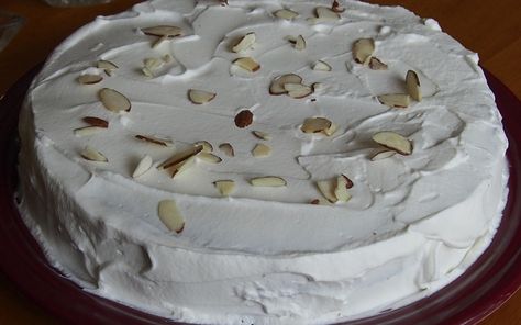 Mondlukaka – Icelandic Almond Cake Cuban Cake Recipe, Cuban Cake, Spumoni Cake, Coconut Flour Cake, Cuban Desserts, Coconut Flour Cakes, Almond Cake Recipe, Coconut Flour Recipes, Whipped Cream Frosting