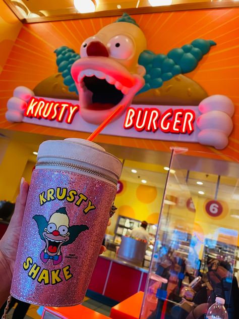 Enjoying a Krusty Shake at Krustys Burger 🥤 Foods From Cartoon Shows, Universal Studios Simpsons, Krusty Burger, Orlando Florida Universal Studios, Simpsons Party, Krusty The Clown, Universal Studios Outfit, Universal Studios Orlando Trip, Mix Baby Girl