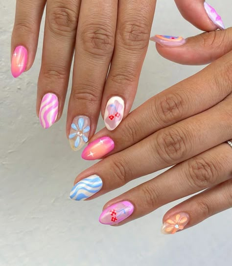 50 Cool Summer Nails To Screenshot For Your Next Mani Cute Nail Ideas Spring, Very Detailed Nails, Summer Colourful Nails, Summer Nails Funky, Cute Nails Preppy, Nail Pictures Instagram, Summer Nails Sns, Nail Ideas Yellow, Nails For Hawaii