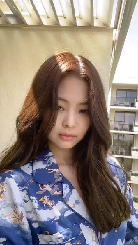 Jennie Rose, Black Hair Kpop, Indie Girl, Rosé Brown, Jen Videos, Lisa Rosé, Jennie Kim Blackpink, Black Pink Instagram, Jairzinho