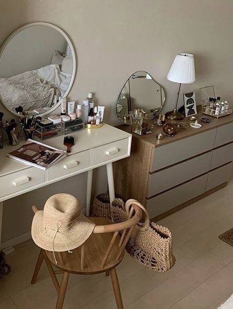 Minimalist Makeup Vanity, Home Vanity, Beautiful Bedroom Decor, Beauty Room Decor, Dekorasi Kamar Tidur, Pinterest Room Decor, Girly Room, Redecorate Bedroom, Modern Bedroom Design