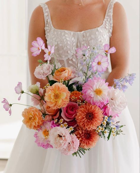 Bright Flower Bouquets, Spring Wedding Bouquet Ideas, Whimsical Wedding Bouquet, Bouquet Styles, Wildflower Bridal Bouquets, Wildflower Wedding Theme, Colorful Bridal Bouquet, Wedding Bouquet Ideas, Bridal Bouquet Summer