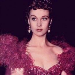 This hub looks at some of the best red dresses from movies. Rhett Butler, Scarlett O'hara, Red Costume, Vivien Leigh, Jean Harlow, Rita Hayworth, Darjeeling, Actrices Hollywood, Movie Costumes