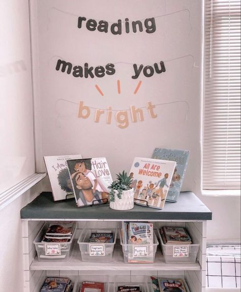 Elementary School Library Aesthetic, Teacher Life Aesthetic, Primary School Teacher Aesthetic, Reference Scenery, Elementary School Teacher Aesthetic, School Aesthetic Classroom, Elementary Teacher Aesthetic, Aesthetic Classroom, Classroom Aesthetic