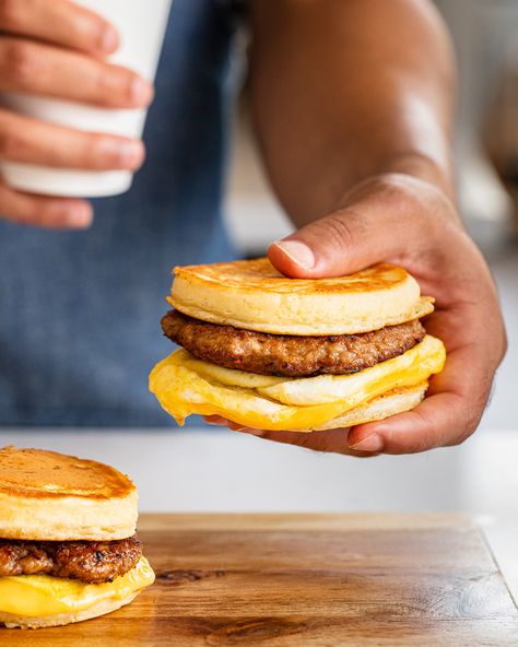 Mcgriddle Pancakes Recipe, Mini Sausage Mcgriddles, Sausage Mcgriddle Recipe, Diy Mcgriddle, Diy Sausage Mcgriddle, At Home Mcgriddle, Healthy Mcgriddle Recipe, Sausage Mcgriddle, Mcgriddle Recipe