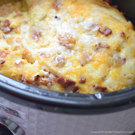 Crockpot Breakfast Casserole Slow Cooker Egg Bake, Crockpot Egg Bake, Christmas Breakfast Crockpot, Bake With Cream Cheese, Overnight Crockpot Breakfast, Breakfast Casserole Crockpot, Breakfast Casserole With Eggs, Crescent Roll Danish, Overnight Egg Casserole