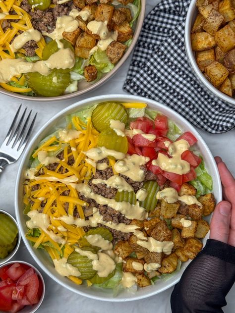 Loaded Burger Bowls With Light Burger Sauce Loaded Burger Bowls, Loaded Burger, Burger In A Bowl, Protein Burger, Burger Bowls, Burger Bowl, Snack Smoothie, Burger Toppings, Macro Friendly Recipes