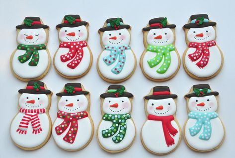 Snowman Cookie Decorating Ideas, Snowman Sugar Cookies, Snowmen Cookies, Christmas Cookie Cake, Christmas Sugar Cookies Decorated, Cookie Decorating Icing, Winter Cookies, Chocolate Sugar Cookies, Cookie Connection