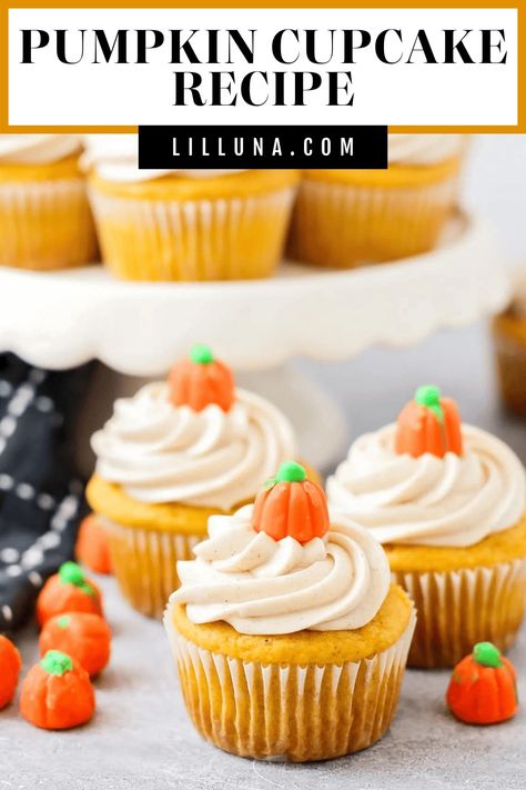 Spiced pumpkin cupcakes are so soft, moist, and flavorful. They pair perfectly with delicious homemade cinnamon cream cheese frosting! #pumpkincupcakes #cupcakes #pumpkin #dessert #pumpkindessert Cupcakes Cinnamon, Pumpkin Cupcake Recipes, No Bake Pumpkin Cheesecake, Cinnamon Cream Cheese, Lil Luna, Savory Pumpkin Recipes, Spice Cake Mix, Delicious Cream, Spiced Pumpkin