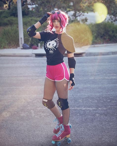 Ramona Flowers, Roller Derby, Roller Skates, Derby, Geek Stuff, Instagram Photos, Hair Styles, Flowers, Instagram