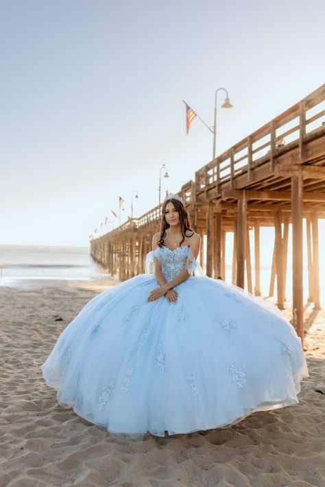 Beach Quinceanera Pictures, Quince Poses, Quinceañera Photoshoot Ideas, Quince Pictures, Quinceanera Pictures, Quinceañera Dresses, Quinceanera Photoshoot, Quinceanera Themes, 16 Dresses