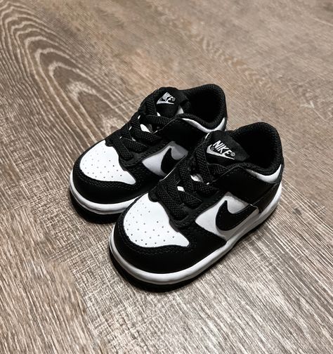 Nike Baby Clothes, Panda Nike, Baby Jordan Shoes, Baby Boy Swag, Toddler Style, Baby Nike, Cute Nike Shoes, Cute Nikes