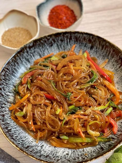 Food Korean Noodles, Bibibop Noodles Recipe, Vegetarian Glass Noodle Recipes, Glass Noodle Recipes Vegetarian, Glass Noodle Stirfry, Japchae Recipe Vegetarian, Glass Noodles Vegetarian, Copycat Bibibop, Korean Rice Noodles