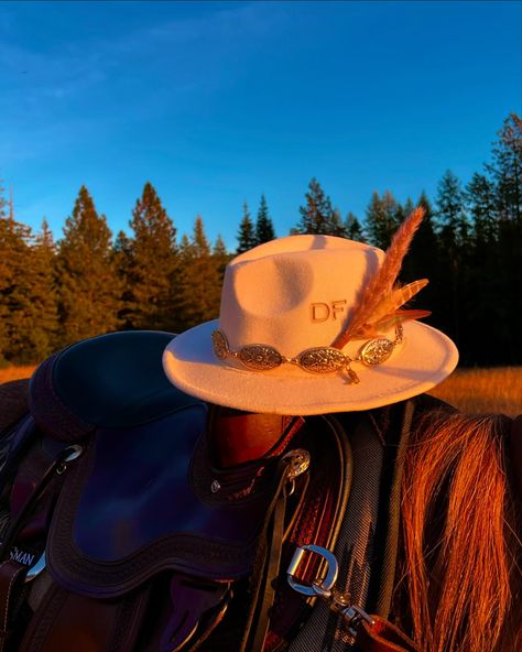 New Brim&Band custom order🤍 DM me for your custom order today! Keep an eye out for more content release of custom orders🤍 Big thanks to my sweet gelding Trigger for being so patient while I tried to get the best photos of this gorgeous white felt fedora style hat🫶🏼 #customhats#brim&band#brim&bandcustomhats#westernwear#westernstyle#westernlifestyle Fedora Style, Felt Fedora, Big Thanks, Custom Hats, Best Photos, An Eye, Western Wear, Hat Fashion, Dm Me