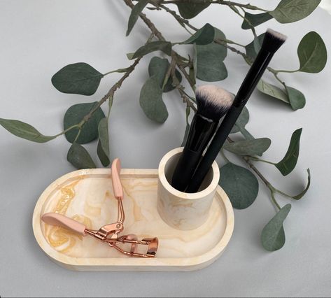 Resin Makeup Brush Holder, Ceramic Dish Brush Holder, Clay Make Up Brush Holder, Ceramics Makeup Holder, Pottery Makeup Brush Holder, Clay Make Up Holder, Air Dry Clay Makeup Holder, Air Dry Clay Makeup Brush Holder, Ceramic Makeup Brush Holder