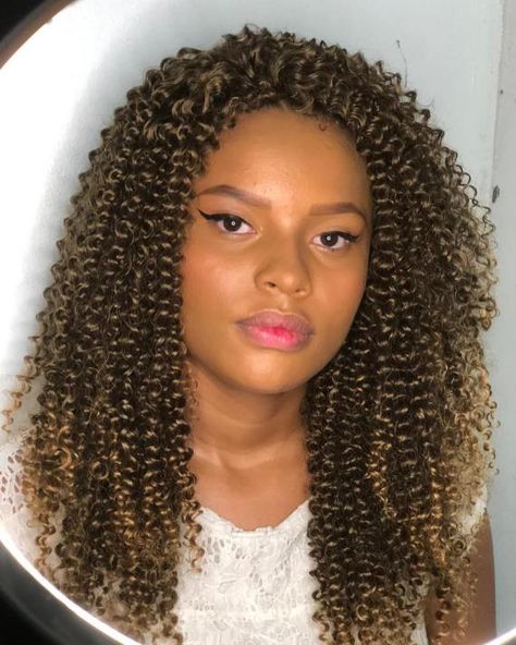 Bronze Brown Layered Curly Crochet Hairstyle Individual Crochet Braids, Crochet Curls, Side Cornrows, Faux Locks, Individual Braids, Crochet Hairstyles, Curly Crochet Hair Styles, Crochet Twist, Hair Adviser