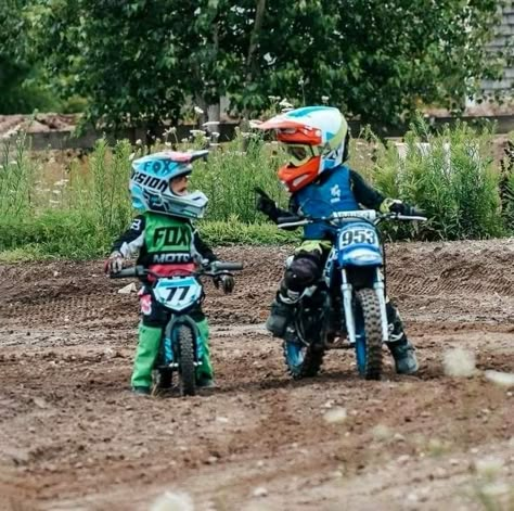 Country Babies, Motocross Baby, Motorcycle Baby, Couple With Baby, Moto Mom, Dirt Bikes For Kids, Kids Goals, Country Family, Boy Bike