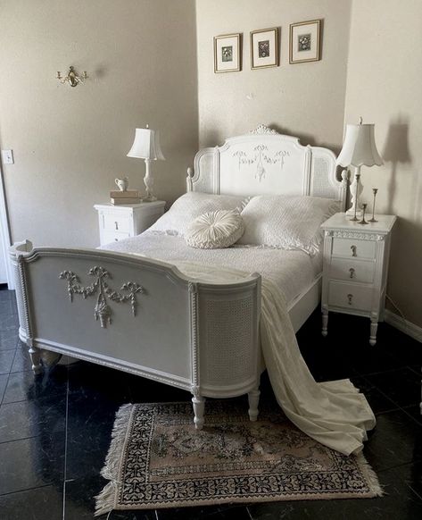 French Provincial Bedroom, Stylish Bedroom Decor, Chic Bedding, Antique Beds, Dream House Rooms, Bedroom Decor Ideas, Unique Accessories, Elegant Furniture, Dream Room Inspiration