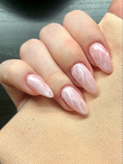 Light Pink And White Marble Nails, Mauve Marble Nails, Mandelforming Nails, Almond Nails Marble, Simple Marble Nails, Pink And White Marble Nails, Marble Nails Almond, Almond Marble Nails, Marble Almond Nails