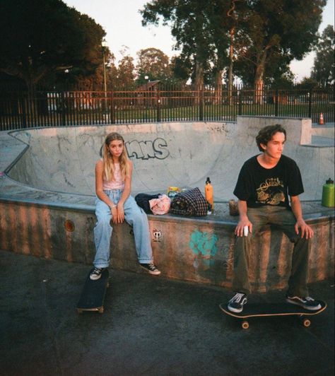 Skater Couple Aesthetic, Teenage Vibes, Books Vibe, Skater Couple, Bsf Pics, Skateboarding Aesthetic, Love Soulmate, Soulmate Signs, Soulmate Connection