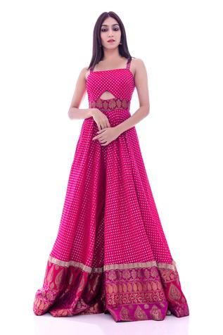 Pink Brocade, Embellished Jumpsuit, Trendy Outfits Indian, Long Gown Design, Indian Dresses Traditional, Traditional Indian Outfits, Indian Gowns Dresses, Trendy Dress Outfits, Designer Dresses Casual