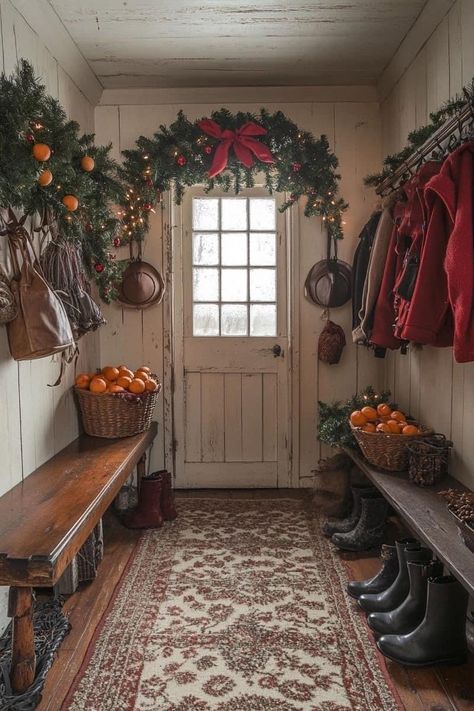 Vintage Farmhouse Mudroom, Old Farmhouse Christmas, Country Rustic Christmas, Old Country Farmhouse, Vintage Farmhouse Christmas, Vintage Christmas Decor Ideas, Future Christmas, Farmhouse Mudroom, Country Cottage Farmhouse