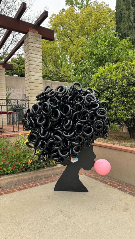 Gabrielle Gonzalez Gaby's Balloons LLC 🎈 | LOVE the way this turned out 😍🎈What about you!? | Instagram Fun Balloon Decorations, Pop Art Balloon Decor, Art With Balloons, Balloon Hair, Art Balloon, Graduation Party Backdrops, Party Balloons Diy, Balloons Galore, Graduation Balloons