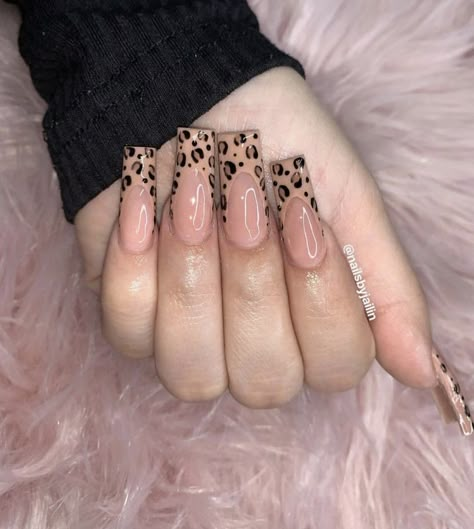 Valentines Nails Acrylic Simple, April Nails Short, Over The Top Nails, Baddie Simple Nails, 2000s Inspired Nails, 2000s Acrylic Nails, Nails Acrylic Y2k, Trashy Y2k Nails, Pink Nails Y2k