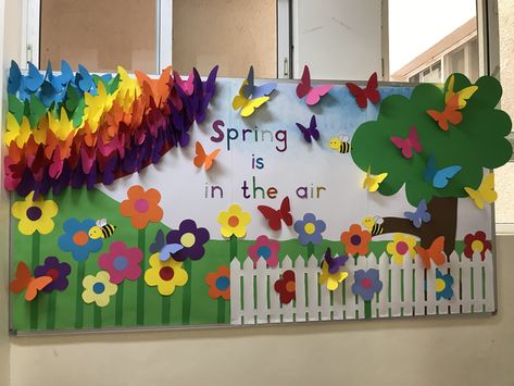 Spring Wall Decorations For School, Soft Bord Decorations, Spring Hallway Decorations School, Soft Board Decoration, Spring Bulletin, School Kids Crafts, School Board Decoration, Spring Bulletin Boards, School Door Decorations