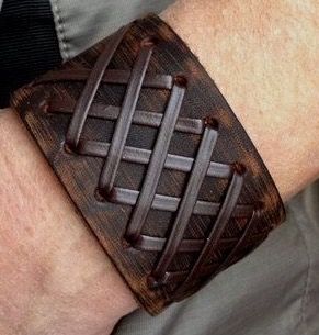 Art Du Cuir, Mens Bracelet Designs, Leather Jewellery, Leather Cuff Bracelet, Leather Art, Bracelet Leather, Wrist Band, Leather Cuffs Bracelet, Leather Projects