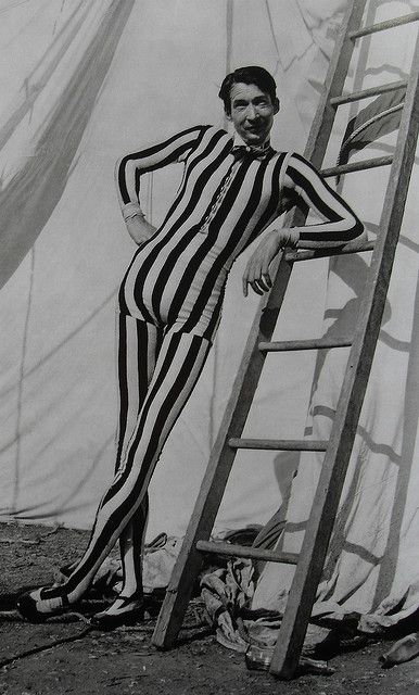 1950s Tall Slim Skinny Man In Striped Circus Performer Oufit Costume by Christian Montone, via Flickr Circus Pictures, Old Circus, Barnum Bailey Circus, Pierrot Clown, Circus Sideshow, Es Der Clown, Circus Performers, Night Circus, Pantomime